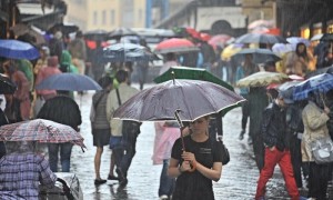 Italiani in vacanza anche a dispetto del tempo, ma attenzione alla natura