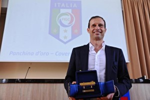 Massimiliano Allegri riceve il premio 'panchina d'oro' per la stagione 2014/2015 al centro tecnico di Coverciano, Firenze, 7 marzo 2016. ANSA/MAURIZIO DEGL INNOCENTI