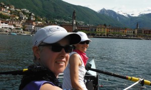 Nella foto, Deborah LeFrank (in primo piano) in azione nel 2014 nelle acque del Lago Maggiore vicino ad Ascona