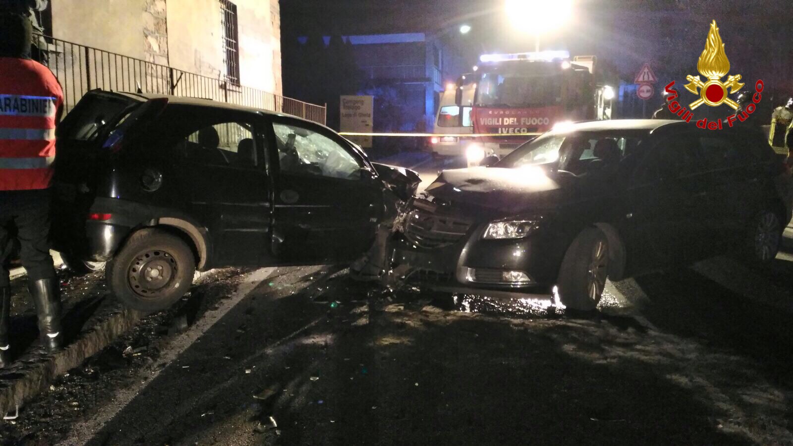 Frontale tra due auto a Ganna, quattro persone coinvolte