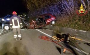 Scontro tra auto a Germignaga, 32enne in codice rosso a Varese. Disagi alla circolazione
