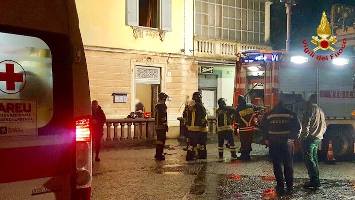 Laveno Mombello: in fiamme la cucina di una casa, intervengono i Vigili del Fuoco