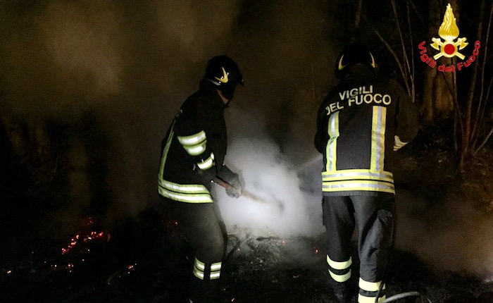 Tra Colmegna ed Agra due incendi nel bosco, lavoro per i Vigili del Fuoco