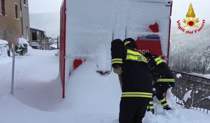 Terremoto e neve, anche i Vigili del Fuoco di Varese impegnati nei soccorsi