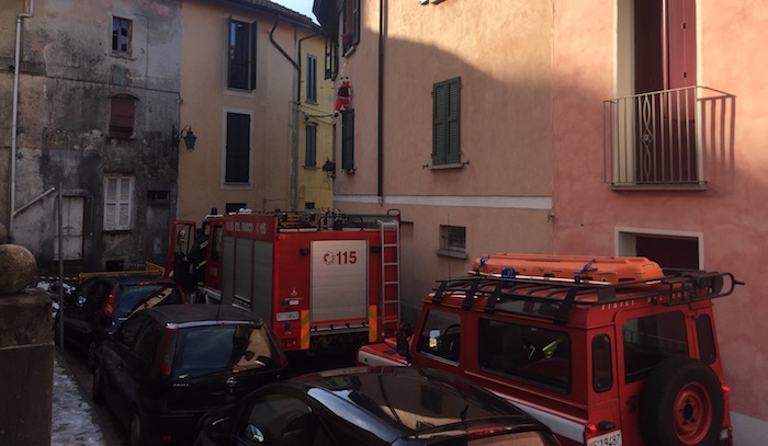Luino, "Eliminare i parcheggi di via Pellegrini. Impediscono adeguati soccorsi"