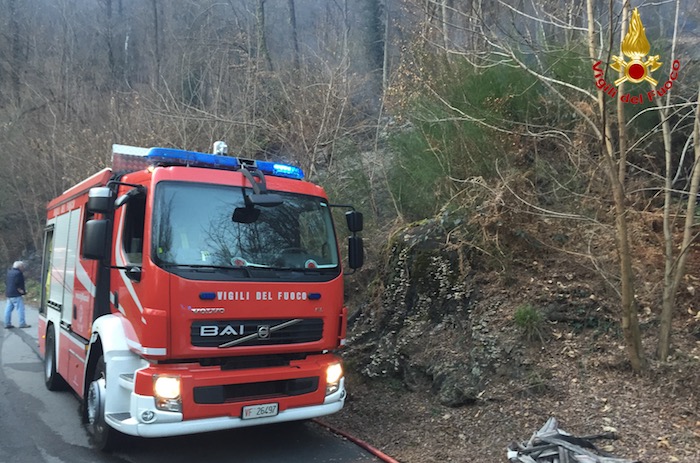 Incendio in un bosco Montegrino, 1500mq in fiamme