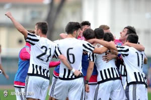 Foto LaPresse - Jennifer Lorenzini30/03/2016 Viareggio ( Italia)Sport CalcioJuventus - PalermoFinale del Torneo di Viareggio 2016 - Stadio " Torquato Bresciani "Nella foto: esultanza di KastanosPhoto LaPresse - Jennifer Lorenzini30 March 2016 Viareggio ( Italy)Sport SoccerJuventus - PalermoFinal of Viareggio Cup 2016 - "Torquato Bresciani " Stadium In the pic: celebrates of Kastanos
