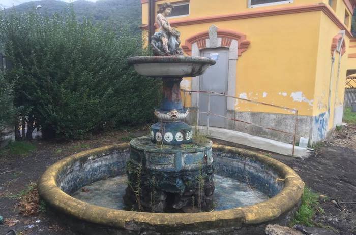 Porto ceresio, alla ricerca di volontari per restaurare la fontana della stazione