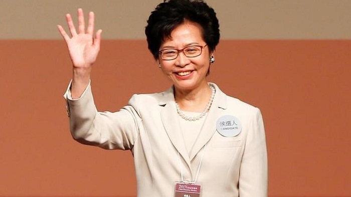 Hong Kong, Carrie Lam vince le elezioni. Prima donna leader dell'ex colonia britannica