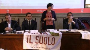Legambiente, nella Giornata Mondiale della Terra, in piazza a sostegno della campagna #salvailsuolo