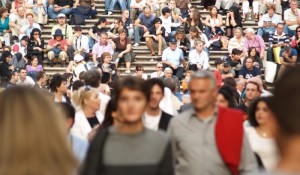 Istat: "Italiani più soddisfatti rispetto al 2015", ma preoccupano criminalità e inquinamento