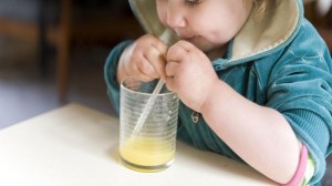 Fruttosio come l'alcol: l'eccesso di zucchero provoca danni epatici ai bambini