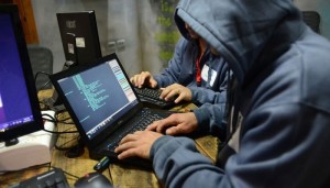 Hacker Usa attaccano le reti del Cremlino a pochi giorni dalle Presidenziali. CIA: "Mossa preventiva"