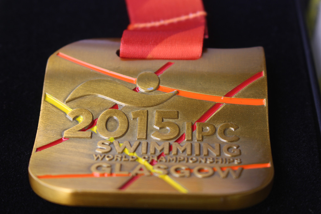 La medaglia d'oro conquistata da Federico Morlacchi ai Mondiali di Glasgow