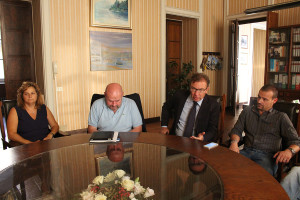 La conferenza stampa del dottor Callisto Bravi e della dottoressa Adelina Salzillo dopo l'incontro in Comune a Luino. A destra il sindaco Pellicini ed il vice Casali