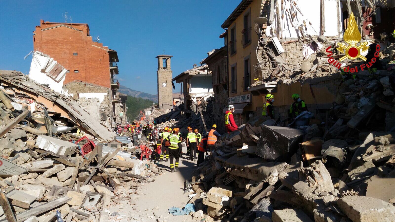 Terremoto: i Vigili del Fuoco di Varese al lavoro ad Amatrice, ecco le foto
