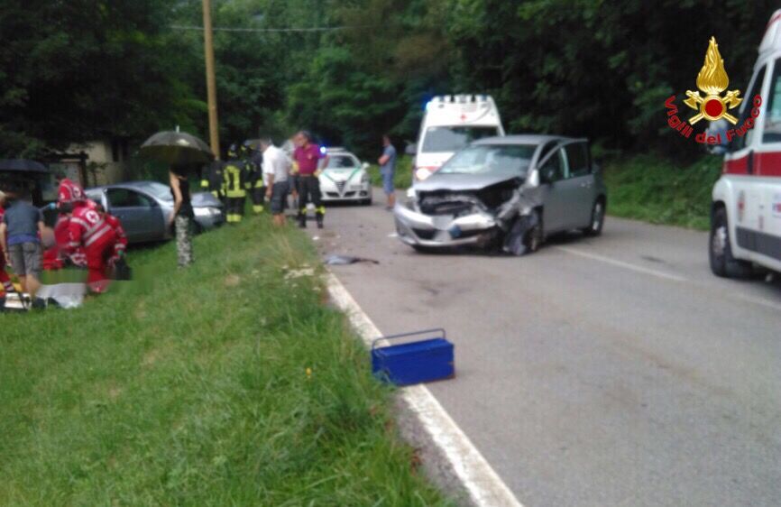 Castello Cabiaglio, incidente frontale tra due auto: un 62enne ed un 76enne in codice giallo al Circolo di Varese
