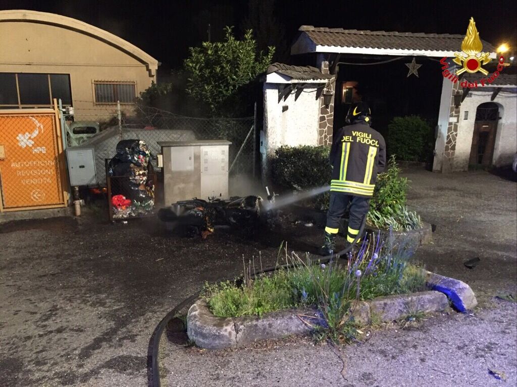 Cadono dalla moto a Cremenaga: uno dei due feriti trasportato in elisoccorso a Varese