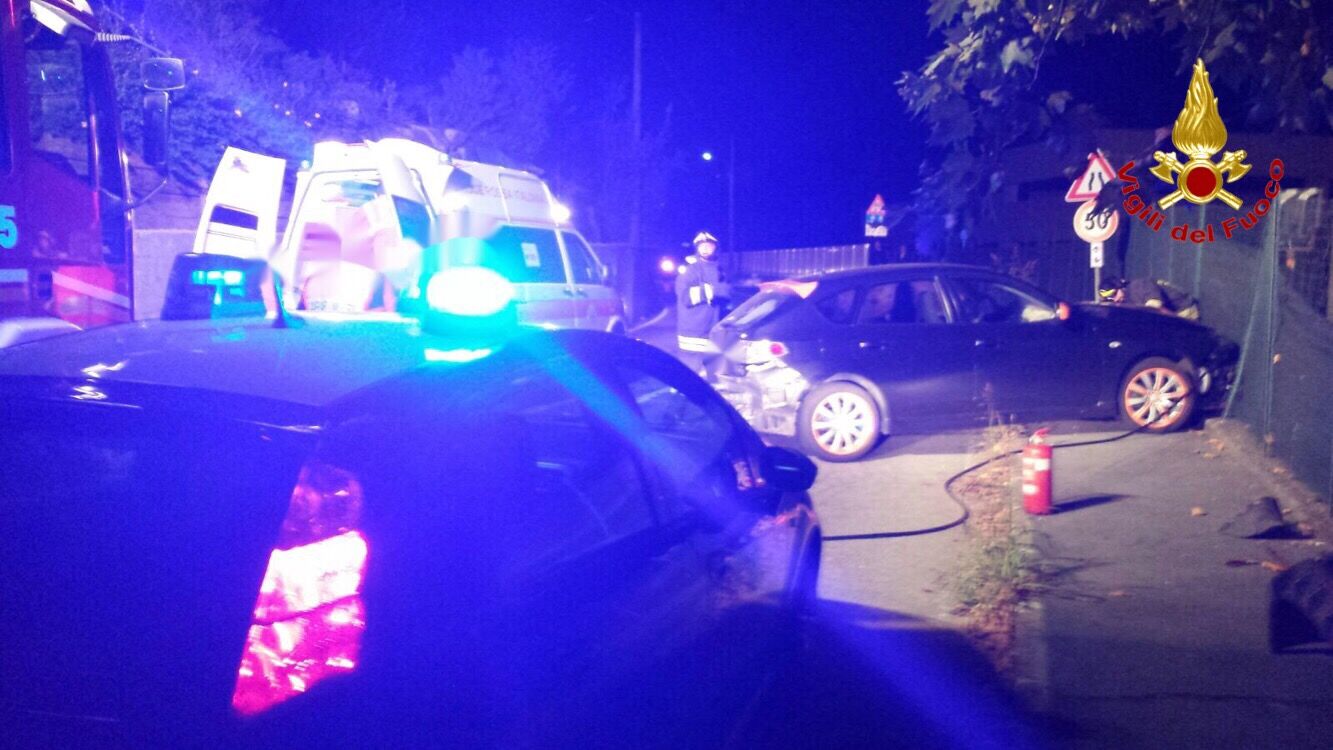 Sangiano: auto contro barriere, 28enne in codice giallo al Circolo di Varese