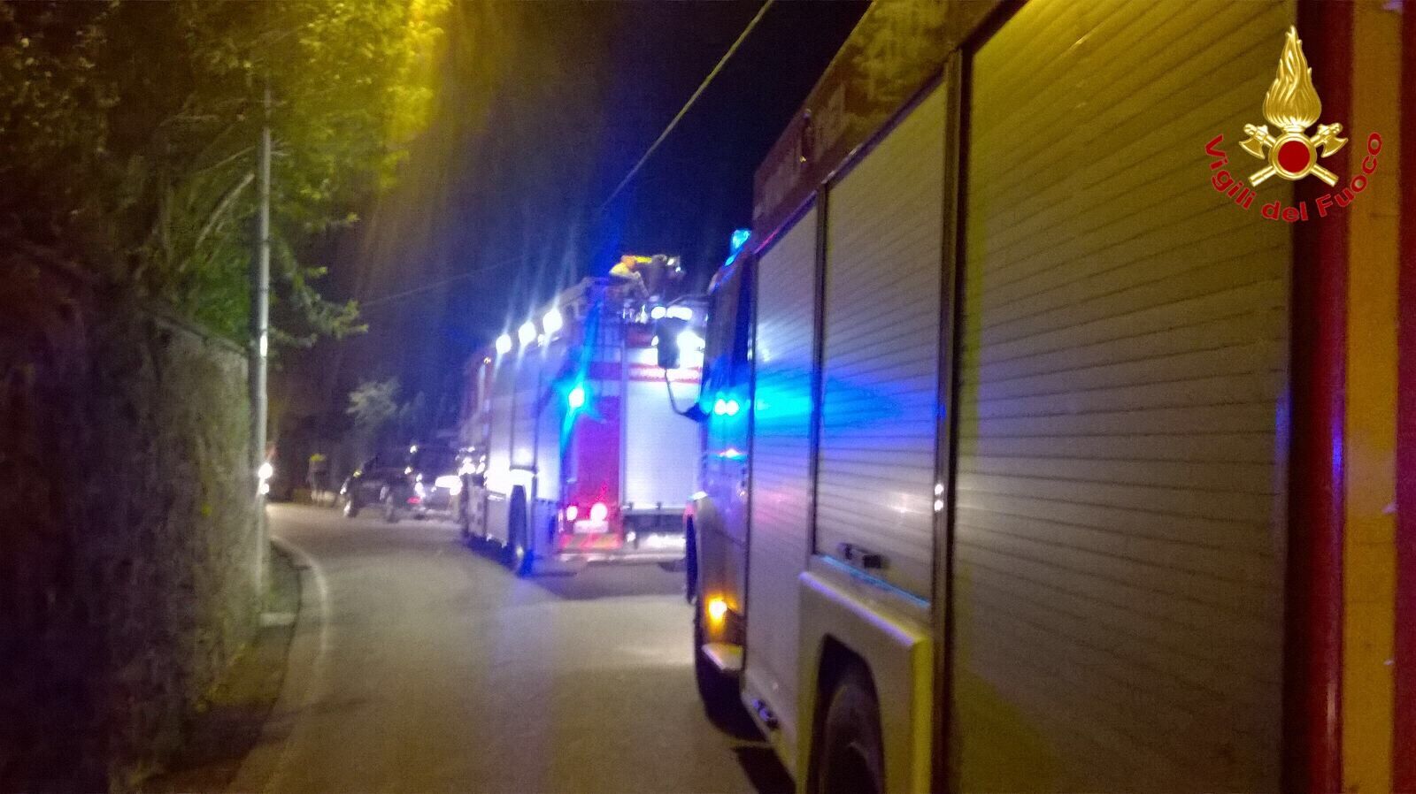 Gemonio, ha un malore a 4m di profondità mentre lavora. Uomo soccorso dai Vigili del Fuoco
